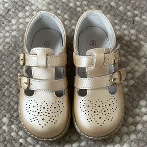 L’AmourBeatrix English Gold Double Buckle Mary Jane’s Toddler size 8
